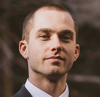 Retrato de Thomas Whitfield, especialista em trading e analista do mercado de criptomoedas